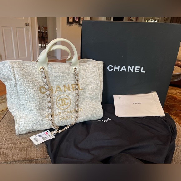 AUTHENTIC CHANEL BAG - Picture 1 of 3